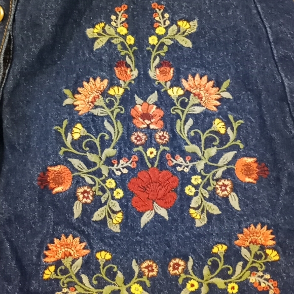 Miami Denium Floral Embroidery Skirt - Picture 2 of 4